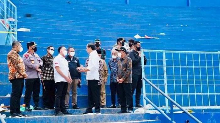 Presiden Jokowi saat meninjau langsung stadion Kanjuruhan, Malang, Jatim 
