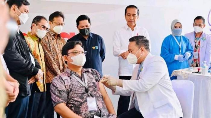 Presiden tinjau penyuntikan pertama vaksin Indovac, Kamis (13/10)