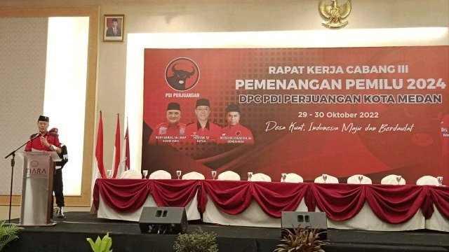 Ketua DPC PDIP Kota Medan saat Rapat Kerja Cabang (Rakercab) III dan Rapat Koordinasi Pemenangan Pemilu, Sabtu (29/10)