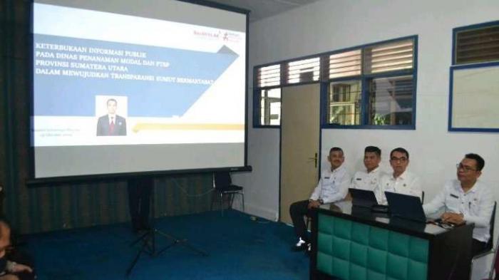 Kepala Dinas PMPPTSP Sumut Faisal Arif Nasution memaparkan materi keterbukaan informasi publik dan pelayanan perizinan.