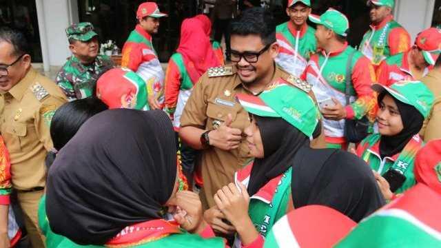 Wali Kota Medan bersama atlet yang akan bertanding di Porprovsu 