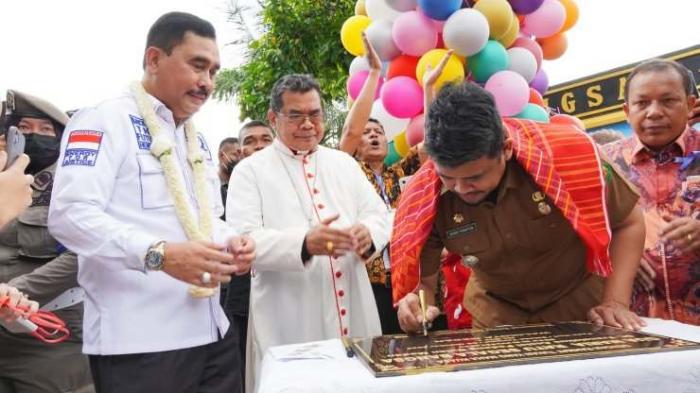 Wali Kota Medan dan umat Katolik di Medan, Selasa (4/10)