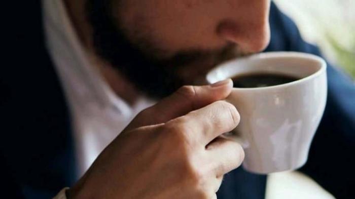 Ilustrasi minum kopi 