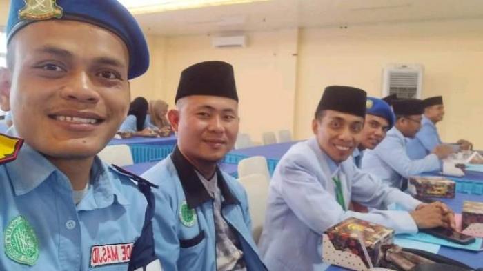 Ketua Umum DPD BKRPMI Tapteng, Erman Sakti Hutabarat, SE (3 dari kiri) didampingi Pengurua DPD BKPRMI Tapteng, saat mengikuti kegiatan Rakerwil DPW BKPRMI Provinsi Sumut, di Asrama Haji Kota Medan