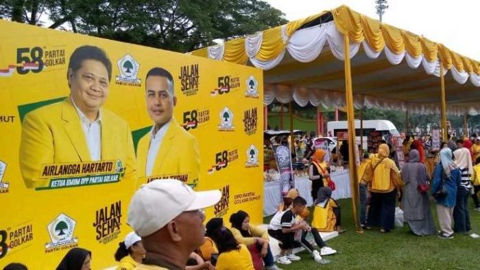 Jalan sehat secara serentak di Kabupaten/Kota di seluruh Indonesia, di kota Binjai, Minggu (16/10) pagi. 