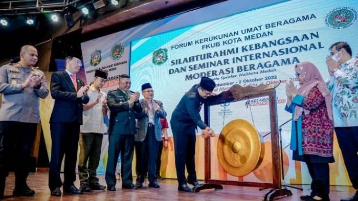 Wali Kota Medan membuka Silaturahmi Kebangsaan dan Seminar Internasional Moderasi Beragama, Sabtu (1/10)