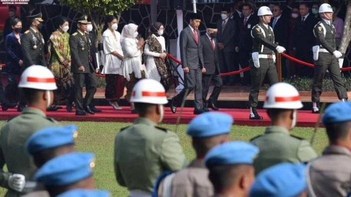 Presiden Joko Widodo  menjadi Inspektur Upacara pada peringaran Hari Kesaktian Pancasila Tahun 2022 di Area Monumen Pancasila Sakti di Lubang Buaya Jakarta Timur, Sabtu 1 Oktiber 2022.
