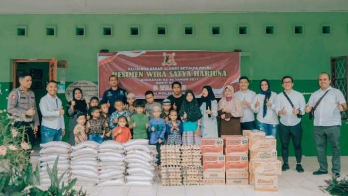Berbagi kasih dengan Anak - anak Yatim Piatu Panti Asuhan Ade Irma Suryani dan Panti Asuhan Putra William Booth yang berada di kota Medan