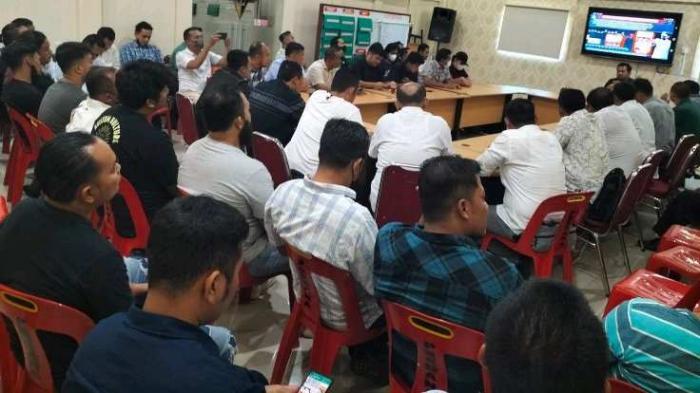 Pengarahan Kompol Rafles Langgak Putra kepada Anggota Satresnarkoba dan Kanit Reskrim Polsek Jajaran Polrestabes Medan