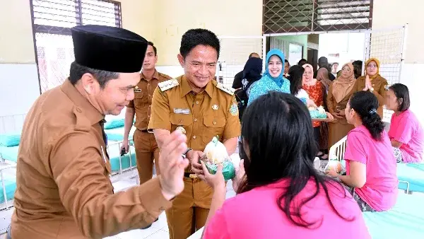Pj Gubernur Sumut Kunjungi dan Sapa Pasien RSJ Muhammad Ildrem