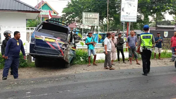 Polantas mengamankan TKP