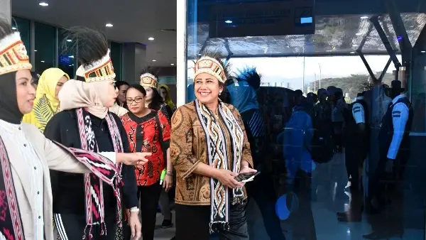 Ny. Vero Yudo Margono menghadiri peresmian sekretariat Dewan Kerajinan Nasional Daerah (Dekranasda)