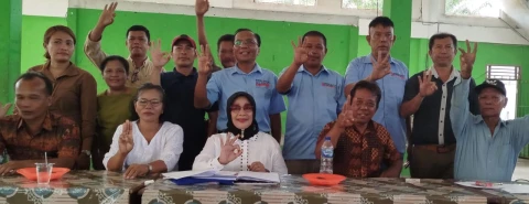Plt Bupati Labuhanbatu (non aktif) poto bersama Punguan Raja Hutagalung se Kecamatan Bilah Hulu.