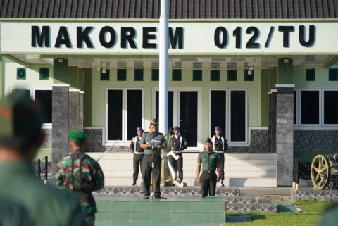 Upacara Peringatan Hari Sumpah Pemuda ke-96 di Lapangan Upacara Makorem 012/Teuku Umar