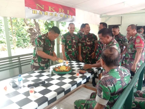 Syukuran kenaikan pangkat di Koramil 01/AK Kodim 0209/LB.
