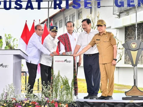Presiden Joko Widodo (Jokowi) meresmikan Pusat Riset Genomik Pertanian di Kabupaten Humbang Hasundutan, Provinsi Sumatra Utara, pada Rabu (16/10/2024) sore.