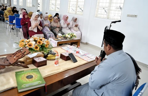 Titiek Sugiharti Surya menghadiri Pengajian Rutin Bulanan Dharma Wanita Persatuan (DWP) Sumut di Kantor DWP Sumut Jalan Teuku Cik Ditiro Nomor 8 Medan, Selasa (21/10/2025).