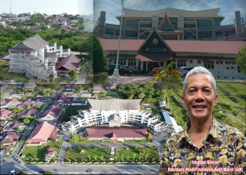 Sekretaris Pendiri Indonesian Audit Watch (IAW), Iskandar Sitorus, dengan latar belakang gedung baru Kantor Bupati Tapanuli Tengah.