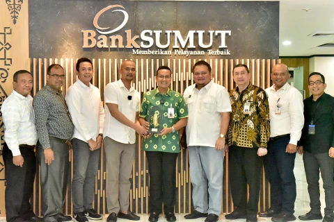 Syafrizalsyah menyaksikan acara penandatangan perjanjian kerja sama PT Bank Sumut DPD Real Estate Indonesia (REI) Sumut, terkait Program Penyediaan Dukungan KPR FLPP kepada Masyarakat Berpenghasil Rendah (MBR) yang ada di Provinsi Sumut. Penandatangan tersebut dilaksanakan di Gedung Kantor Pusat Bank Sumut, Jalan Imam Bonjol Medan, Rabu (15/10/2025).