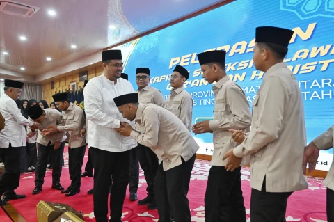 Bobby Nasution secara resmi melepas keberangkatan Kafilah Sumut, yang akan bertanding di Seleksi Tilawatil Qur'an dan Hadits (STQH) ke-28 tingkat nasional di Kendari, Sulawesi Tenggara. Acara pelepasan berlangsung di Aula Tengku Rizal Nurdin, Jalan Sudirman No. 41 Medan, Selasa (7/10/2025) malam. 