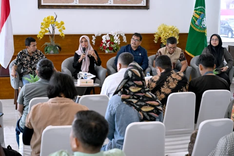 Rochani Litiloly saat Konferensi Pers terkait Kendaraan Over Dimension Over Load (ODOL) di Anjungan Dekranasda Sumut, lantai 1 Kantor Gubernur Sumut, Jalan Diponegoro No. 30, Medan, Jum'at (3/10/2025).