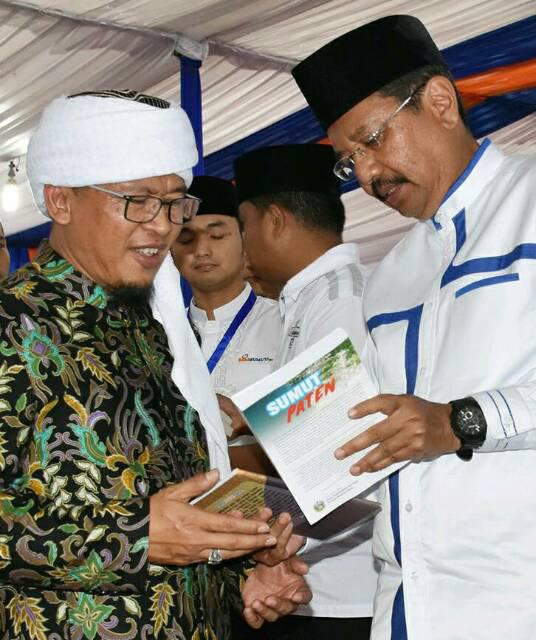 Tengku Erry dan Aa Gym, di Medan, Minggu (5/11).