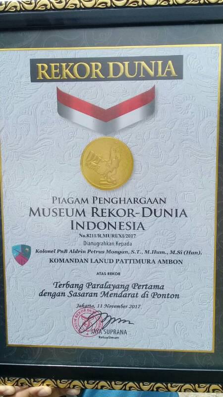 Lanud Pattimura Pecahkan Rekor MURI Paralayang