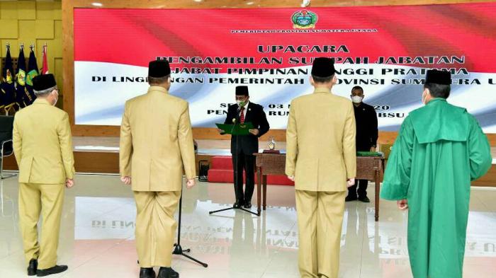 Edy Rahmayadi melantik serta mengambil sumpah jabatan pejabat pimpinan tinggi pratama pada lingkungan Pemerintah Provinsi Sumut, Selasa (3/11/2020). 
