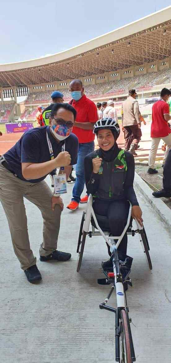 Firtian Judiswandarta, Direktur LPDUK Kemenpora RI bersama Nina Gusmita di PEPARNAS XVI Papua. 