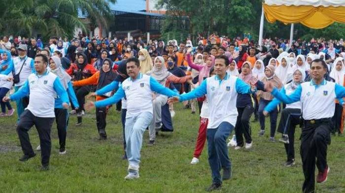 Ratusan Warga Ikuti Senam Germas HKN Ke-58 Bersama Pemko Tebing Tinggi