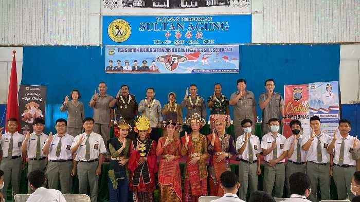 Peserta kegiatan Penguatan Ideologi Pancasila kepada anak-anak SMA Swasta tersebut, Senin (21/11).