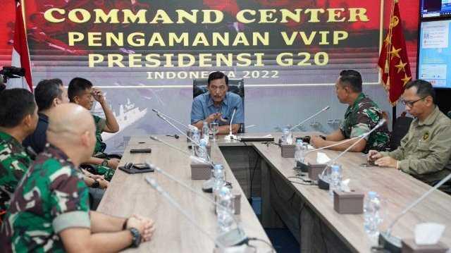 Luhut Binsar Panjaitan pada saat meninjau Posko Komando gabugan terpadu Pengamanan (Kogabpadpam) VVIP Presidensi G20 Tahun 2022