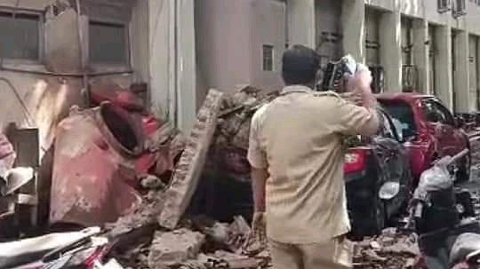 Salahsatu bangunan pemerintah yang rusak dilanda gempa 