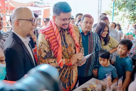 Wali Kota Medan bersama jemaat GPDI El Shadai