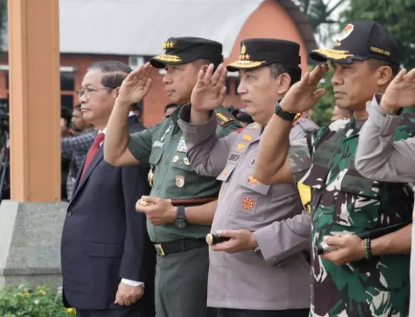 Jenderal TNI Agus Subiyanto saat melepas Presiden RI ke Dubai