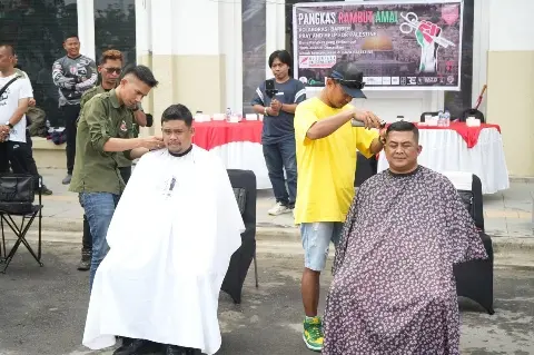 Wali Kota dan Dandim Medan potong rambut di area CFD