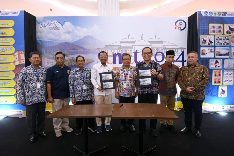 Ilyas Sitorus menghadiri Pembukaan Pameran Nasional Filateli 2024 yang diselenggarakan di Atrium Manhattan Times Square Mall, Jalan Gatot Subroto, Medan, Rabu (6/11/2024).