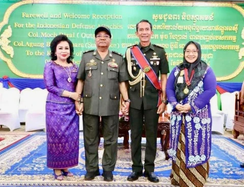 Medali Kehormatan Sahametri oleh pemerintah Kerajaan Kamboja