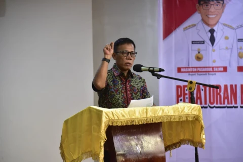 Bupati Tapanuli Tengah, Masinton Pasaribu, beri penegasan dengan pihak manajemen perusahaan perkebunan kelapa sawit, di Pia Hotel Pandan.