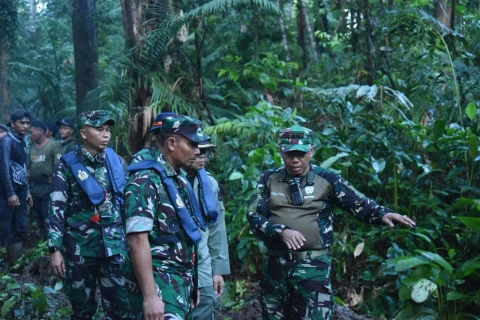 TNI Bantu Penyelamatan Badak di Taman Nasional Ujung Kulon