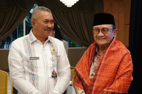 Sulaiman Harahap menghadiri kegiatan bedah buku biografi tokoh birokrasi, Dr. RE Nainggolan MM, yang bertajuk &ldquo;Keyakinan, Perjuangan, dan Pengabdian: Sebuah Biografi RE Nainggolan &ndash; The Untold Stories&rdquo; di Mini Hall Kampus Utama Universitas Prima Indonesia (UNPRI), Jalan Sampul No. 3 Medan, Kamis (20/11/2025).