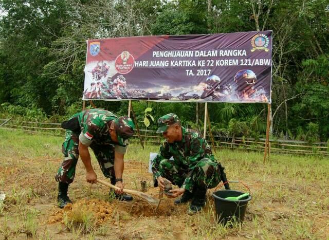 Penghijauan Di Lahan Bekas Tambang Emas Ilegal di Kalimantan