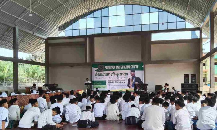 Al Ustadz H. Muhammad Ifdarsyam Ritonga LC MH.i saat memberikan sambutan pada acara Seminar Al Qur'an di PTAC Damuli
