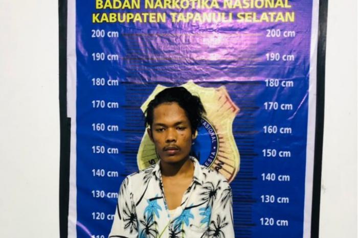 Pelaku saat diamankan di BNNK Tapanuli Selatan