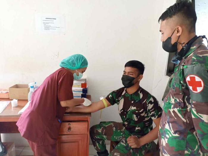 Prajurit Arhanud 11/WBY Sigap Donorkan Darah Untuk Pasien Rumah Sakit Piru di Daerah Tugas