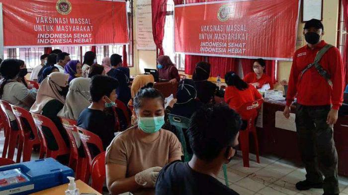 Tingginya Antusiasme Ikuti Vaksinasi Massal BIN di Gunungsitoli