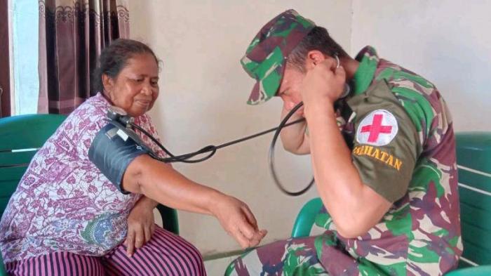 Satgas Kodim Maluku Batalyon Arhanud 11/WBY Peduli Kesehatan Warga Binaan di Huamual
