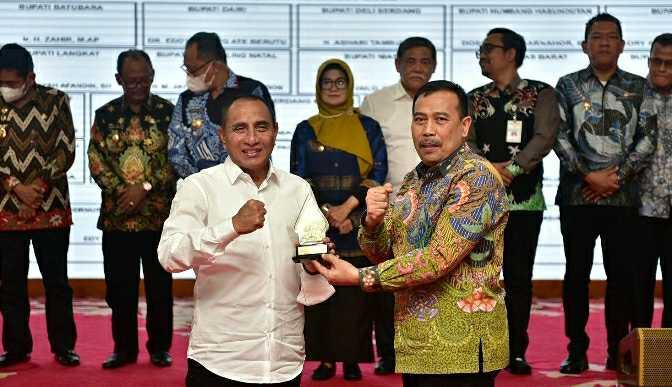 Edy Rahmayadi mengikuti acara Rapat Koordinasi (Rakor) Revitalisasi Pelayanan Publik Tahun 2022 se-Sumut di Aula Tengku Rizal Nurdin, Rumah Dinas Gubernur Sumut, Jalan Sudirman Medan, Jumat (16/12/2022).