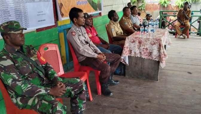 Serda Novin Botiyop melaksanakan pendampingan penyerahan dana BLT kepada masyarakat kurang mampu di Kp. Kiyura Distrik Mimika Barat, Kab. Mimika, Jumat (23/12/2022).
