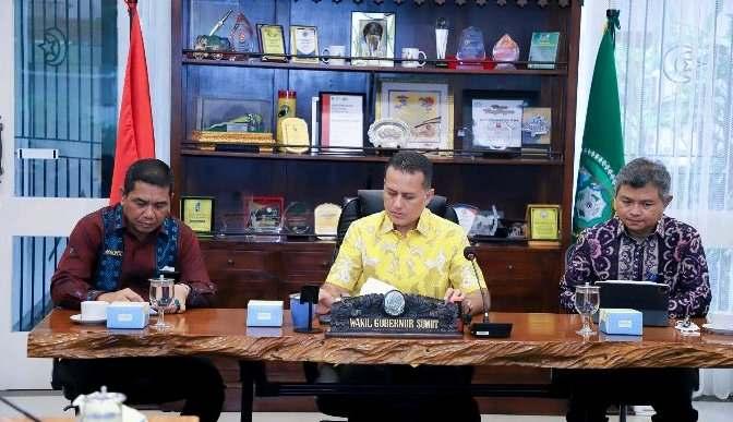 Musa Rajekshah memimpin rapat persiapan&nbsp;menyambut Menteri Koordinator (Menko) Bidang Perekonomian Airlangga Hartarto di Rumah Dinas Wagub, Jalan Teuku Daud, Kamis (22/12).